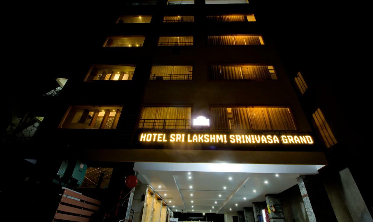 Treebo Sls Grand Hotel Tirupati Buitenkant foto