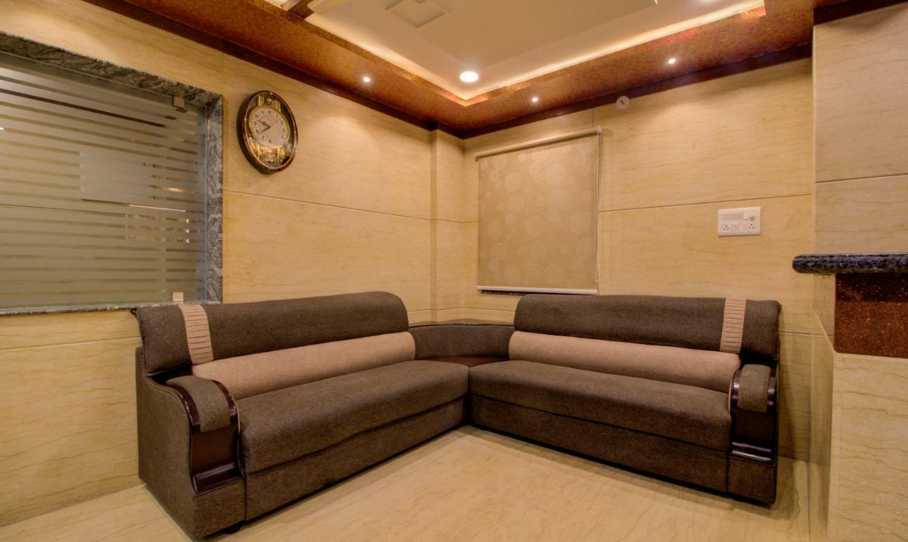 Treebo Sls Grand Hotel Tirupati Buitenkant foto